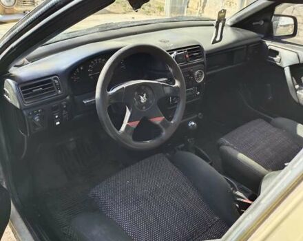 Бежевый Опель Вектра, объемом двигателя 1.8 л и пробегом 300 тыс. км за 1100 $, фото 3 на Automoto.ua