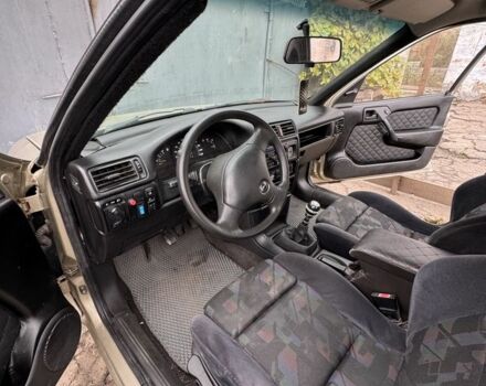 Бежевий Опель Вектра, об'ємом двигуна 2 л та пробігом 300 тис. км за 1200 $, фото 4 на Automoto.ua