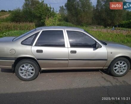 Опель Вектра 1993 в Львове на Automoto.ua Бежевый Опель Вектра, объемом двигателя 1.6 л и пробегом 400 тыс. км за 1500 $, фото 3 на Automoto.ua
