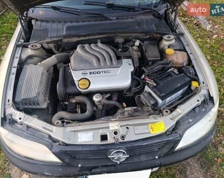 Бежевый Опель Вектра, объемом двигателя 1.8 л и пробегом 280 тыс. км за 1350 $, фото 5 на Automoto.ua