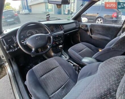 Бежевый Опель Вектра, объемом двигателя 1.6 л и пробегом 303 тыс. км за 2450 $, фото 5 на Automoto.ua