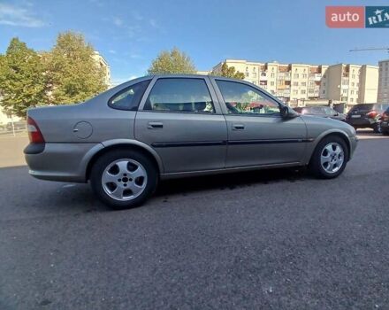 Бежевый Опель Вектра, объемом двигателя 1.6 л и пробегом 303 тыс. км за 2450 $, фото 1 на Automoto.ua