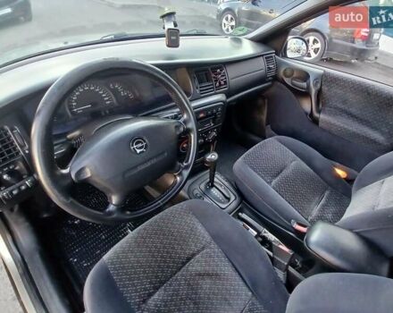Бежевый Опель Вектра, объемом двигателя 1.6 л и пробегом 303 тыс. км за 2450 $, фото 3 на Automoto.ua
