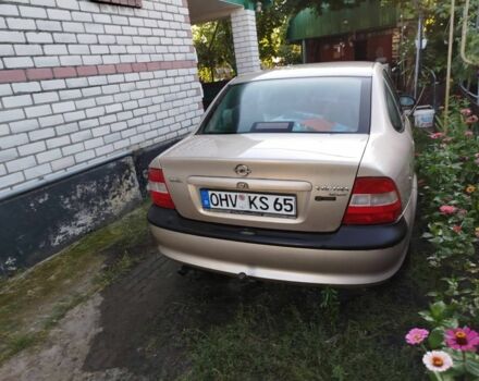 Бежевый Опель Вектра, объемом двигателя 1 л и пробегом 290 тыс. км за 550 $, фото 3 на Automoto.ua