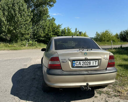 Бежевый Опель Вектра, объемом двигателя 1.8 л и пробегом 320 тыс. км за 2100 $, фото 2 на Automoto.ua