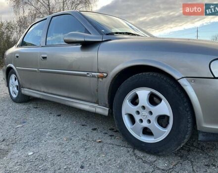 Бежевый Опель Вектра, объемом двигателя 1.8 л и пробегом 419 тыс. км за 2600 $, фото 3 на Automoto.ua