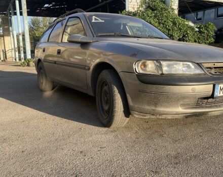 Бежевый Опель Вектра, объемом двигателя 2 л и пробегом 300 тыс. км за 1400 $, фото 1 на Automoto.ua