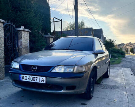 Бежевий Опель Вектра, об'ємом двигуна 1.8 л та пробігом 240 тис. км за 1500 $, фото 1 на Automoto.ua