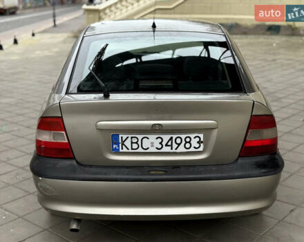 Бежевый Опель Вектра, объемом двигателя 1.6 л и пробегом 300 тыс. км за 900 $, фото 4 на Automoto.ua