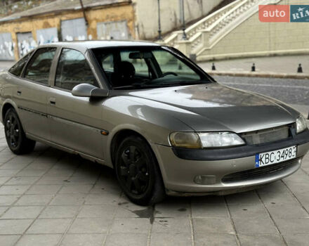 Бежевый Опель Вектра, объемом двигателя 1.6 л и пробегом 300 тыс. км за 900 $, фото 2 на Automoto.ua