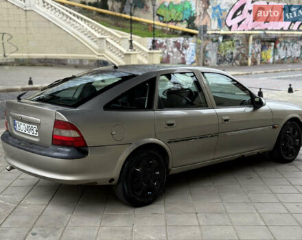 Бежевый Опель Вектра, объемом двигателя 1.6 л и пробегом 300 тыс. км за 900 $, фото 5 на Automoto.ua