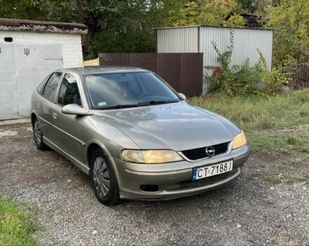 Бежевий Опель Вектра, об'ємом двигуна 2 л та пробігом 250 тис. км за 1650 $, фото 4 на Automoto.ua