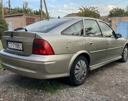 Бежевий Опель Вектра, об'ємом двигуна 2 л та пробігом 250 тис. км за 1650 $, фото 3 на Automoto.ua