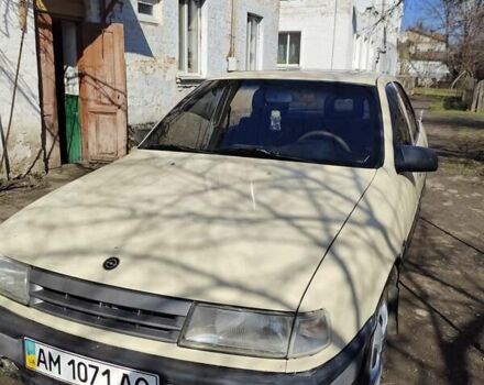 Бежевый Опель Вектра, объемом двигателя 1.8 л и пробегом 300 тыс. км за 1100 $, фото 1 на Automoto.ua