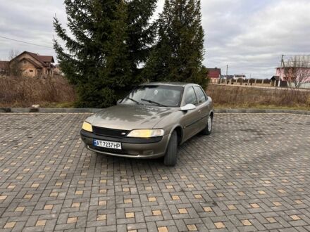 Бежевий Опель Вектра, об'ємом двигуна 1.6 л та пробігом 420 тис. км за 1650 $, фото 1 на Automoto.ua