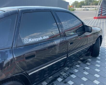 Черный Опель Вектра, объемом двигателя 1.8 л и пробегом 300 тыс. км за 1429 $, фото 5 на Automoto.ua