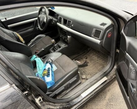 Черный Опель Вектра, объемом двигателя 1.9 л и пробегом 320 тыс. км за 825 $, фото 7 на Automoto.ua