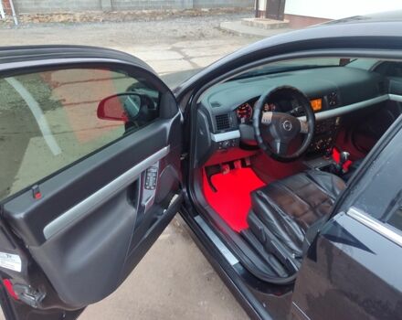 Черный Опель Вектра, объемом двигателя 2.2 л и пробегом 351 тыс. км за 3950 $, фото 4 на Automoto.ua