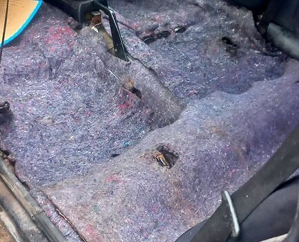 Черный Опель Вектра, объемом двигателя 2 л и пробегом 300 тыс. км за 1250 $, фото 4 на Automoto.ua