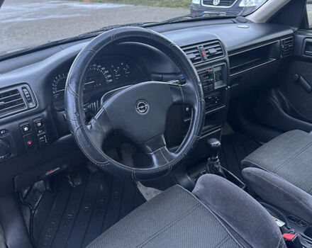 Черный Опель Вектра, объемом двигателя 2 л и пробегом 141 тыс. км за 2800 $, фото 7 на Automoto.ua