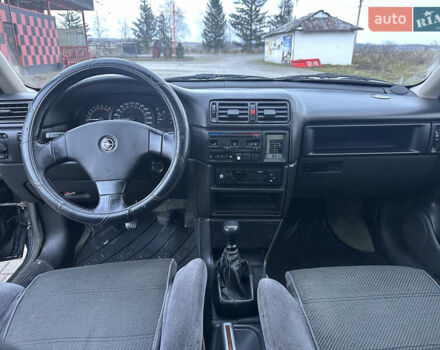 Черный Опель Вектра, объемом двигателя 2 л и пробегом 141 тыс. км за 2800 $, фото 8 на Automoto.ua