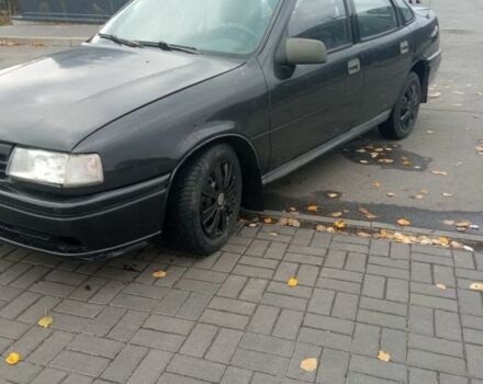 Черный Опель Вектра, объемом двигателя 1.6 л и пробегом 200 тыс. км за 750 $, фото 2 на Automoto.ua