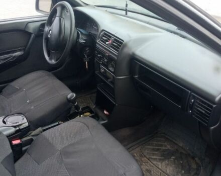 Черный Опель Вектра, объемом двигателя 1.6 л и пробегом 200 тыс. км за 750 $, фото 3 на Automoto.ua