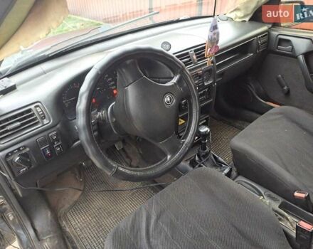 Чорний Опель Вектра, об'ємом двигуна 1.6 л та пробігом 392 тис. км за 1500 $, фото 19 на Automoto.ua