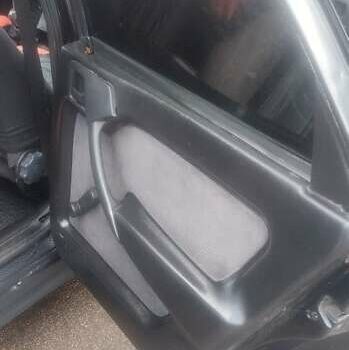 Черный Опель Вектра, объемом двигателя 1.6 л и пробегом 300 тыс. км за 1300 $, фото 2 на Automoto.ua