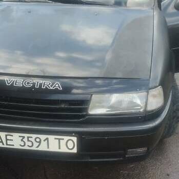 Черный Опель Вектра, объемом двигателя 1.6 л и пробегом 300 тыс. км за 1300 $, фото 7 на Automoto.ua