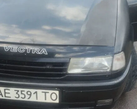 Черный Опель Вектра, объемом двигателя 1.6 л и пробегом 300 тыс. км за 1300 $, фото 2 на Automoto.ua