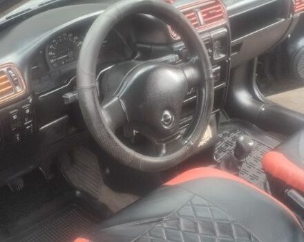 Черный Опель Вектра, объемом двигателя 1.6 л и пробегом 300 тыс. км за 1300 $, фото 1 на Automoto.ua