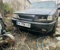 Черный Опель Вектра, объемом двигателя 0 л и пробегом 300 тыс. км за 150 $, фото 1 на Automoto.ua