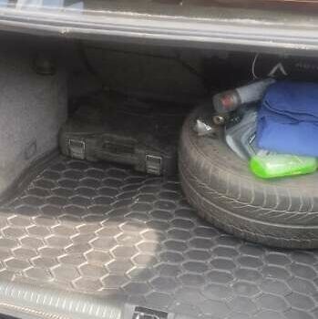 Черный Опель Вектра, объемом двигателя 1.6 л и пробегом 300 тыс. км за 1300 $, фото 1 на Automoto.ua