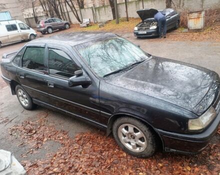 Черный Опель Вектра, объемом двигателя 1.7 л и пробегом 300 тыс. км за 1496 $, фото 3 на Automoto.ua