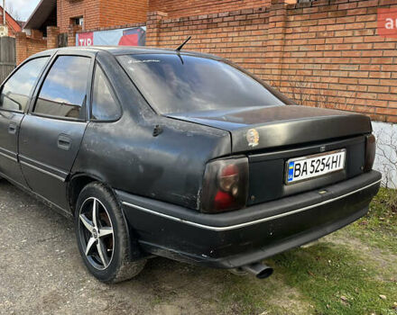 Черный Опель Вектра, объемом двигателя 1.8 л и пробегом 374 тыс. км за 1300 $, фото 4 на Automoto.ua
