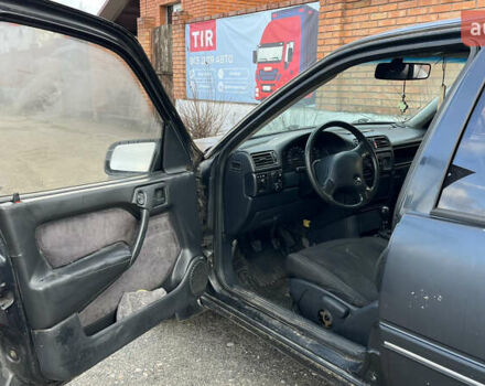 Черный Опель Вектра, объемом двигателя 1.8 л и пробегом 374 тыс. км за 1300 $, фото 6 на Automoto.ua