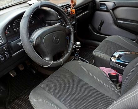 Черный Опель Вектра, объемом двигателя 1.6 л и пробегом 0 тыс. км за 1600 $, фото 2 на Automoto.ua