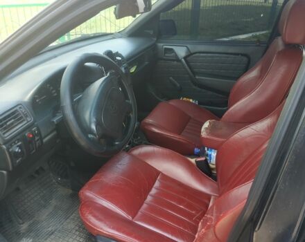 Черный Опель Вектра, объемом двигателя 1.8 л и пробегом 665 тыс. км за 1800 $, фото 5 на Automoto.ua