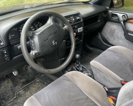 Черный Опель Вектра, объемом двигателя 2 л и пробегом 350 тыс. км за 1200 $, фото 3 на Automoto.ua