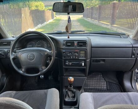 Черный Опель Вектра, объемом двигателя 2 л и пробегом 423 тыс. км за 1650 $, фото 6 на Automoto.ua