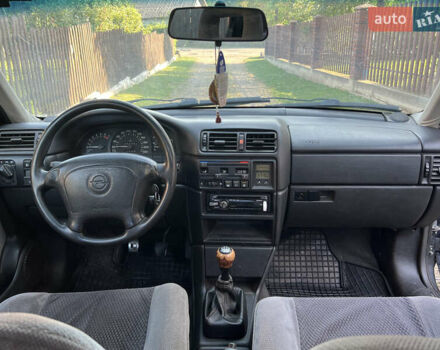 Черный Опель Вектра, объемом двигателя 2 л и пробегом 424 тыс. км за 1650 $, фото 6 на Automoto.ua