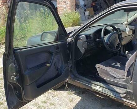Черный Опель Вектра, объемом двигателя 1.6 л и пробегом 500 тыс. км за 750 $, фото 5 на Automoto.ua