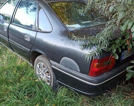 Черный Опель Вектра, объемом двигателя 1.6 л и пробегом 300 тыс. км за 776 $, фото 3 на Automoto.ua