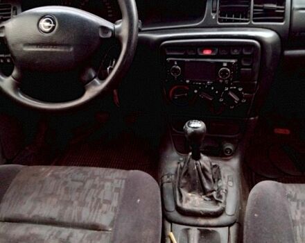 Черный Опель Вектра, объемом двигателя 1.8 л и пробегом 200 тыс. км за 1000 $, фото 1 на Automoto.ua