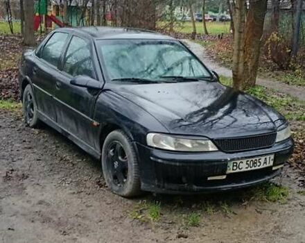 Черный Опель Вектра, объемом двигателя 1.6 л и пробегом 300 тыс. км за 2050 $, фото 3 на Automoto.ua