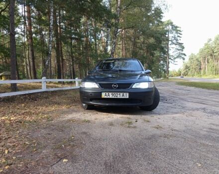 Черный Опель Вектра, объемом двигателя 1 л и пробегом 283 тыс. км за 1800 $, фото 4 на Automoto.ua