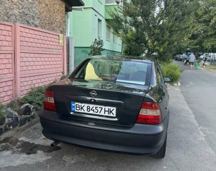 Черный Опель Вектра, объемом двигателя 1.6 л и пробегом 224 тыс. км за 2700 $, фото 4 на Automoto.ua