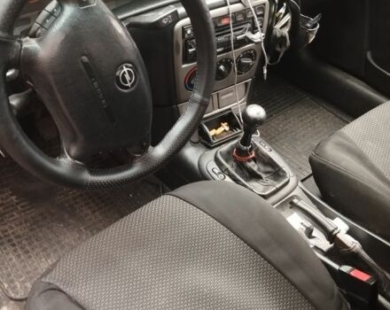 Чорний Опель Вектра, об'ємом двигуна 2 л та пробігом 320 тис. км за 1900 $, фото 6 на Automoto.ua