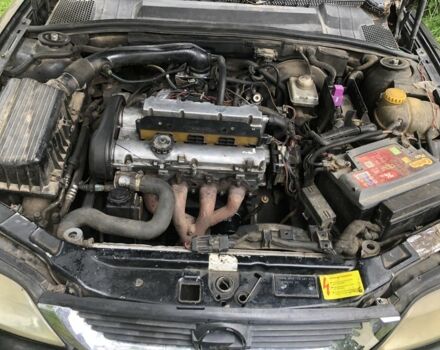 Черный Опель Вектра, объемом двигателя 1.6 л и пробегом 280 тыс. км за 800 $, фото 6 на Automoto.ua